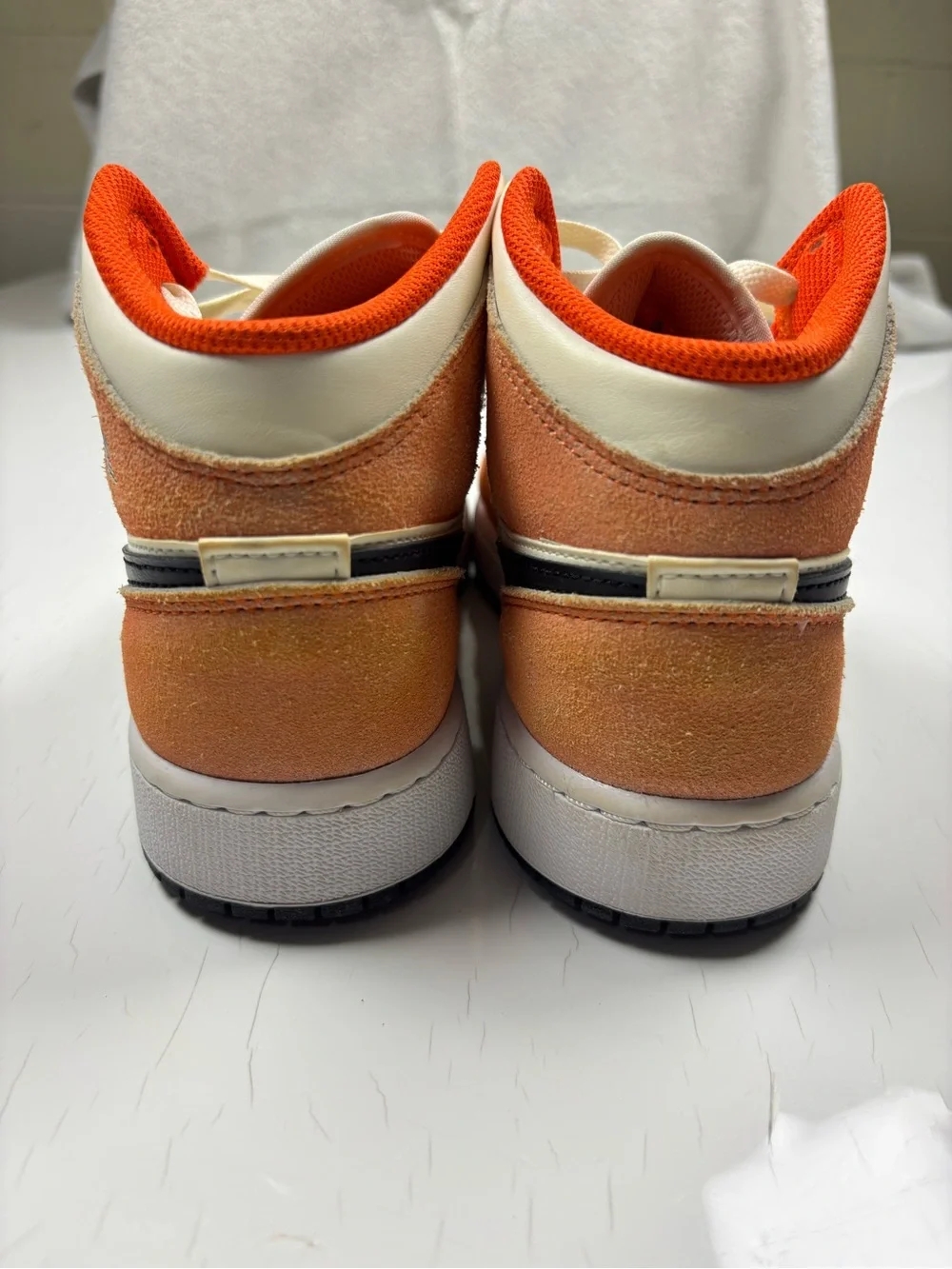 Nike Jordan 1 Mid SE Orange Suede (GS) - 5.5Y